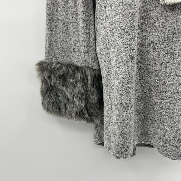 Lane Bryant Gray Faux Fur Modern Sleeves Flowy Drapey Tunic Sweater - Size 14/16 - Picture 6 of 11